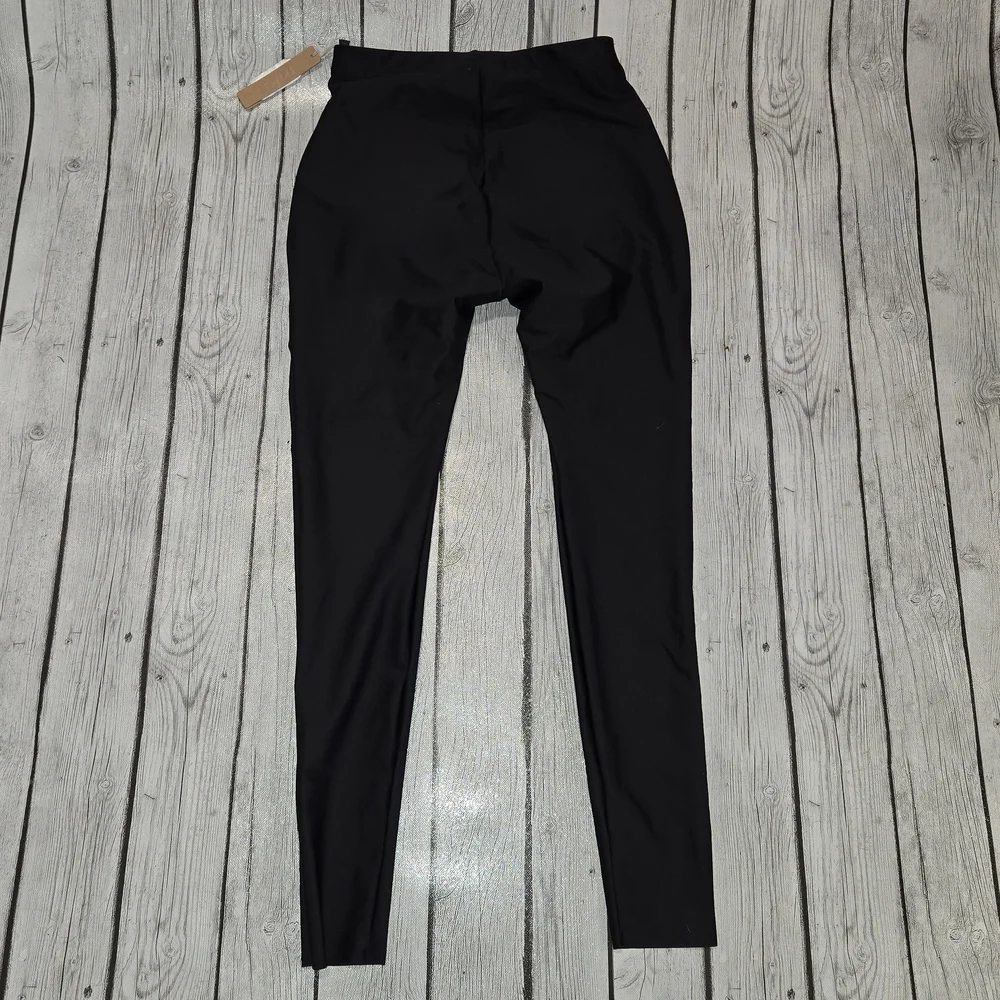 NWT SKIMS Body Butt Enhancing Classic Black Leggings Womens Size M - Picture 3 of 8